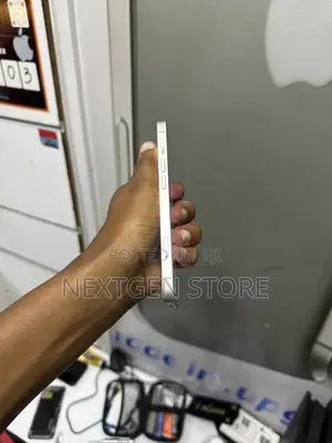 Apple iPhone 13 128GB Nyeupe