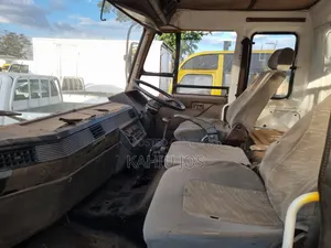 FAW Lory Truck - Closed Body