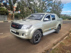 Toyota Hilux 2012 Double Cabin