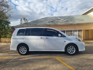 Toyota Isis 2009 White