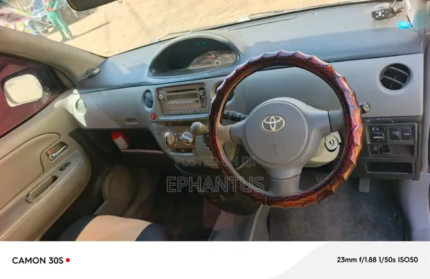 Toyota Sienta 1.5 FWD 2010 Kijivu - 1