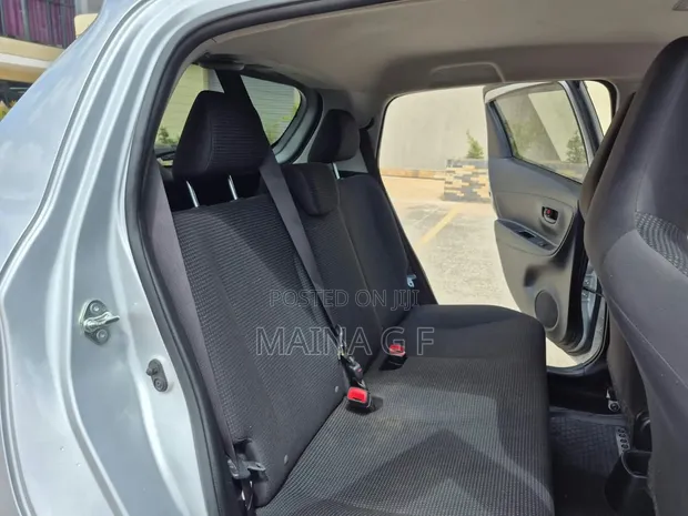 Toyota Vitz 1.3 FWD 5dr 2019 Silver - 1