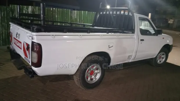 Nissan Hardbody NP300 2013 White - 1