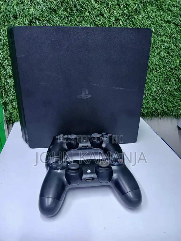 PlayStation 4 Slim 500GB - 1