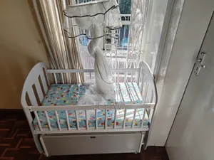 Kitanda cha Mtoto cha Kukunja chenye Neti, godoro na Bampa
