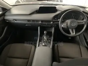 Mazda 3 2019 - Nyeusi ya Matt