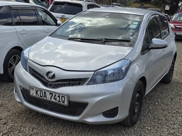 Toyota Vitz 1.0 FWD 5dr 2013 Silver - 1