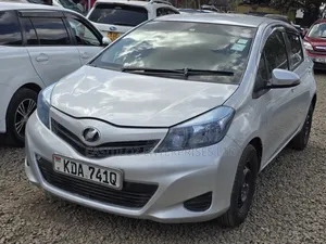 Toyota Vitz 1.0 FWD 5dr 2013 Silver