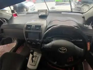 Toyota Corolla Fielder 2010 Nyeupe