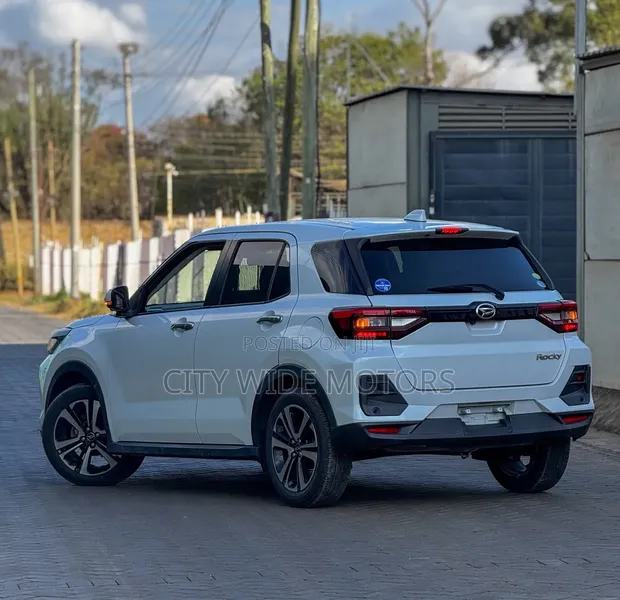 Toyota Raize 1.0 FWD 2019 White - 1