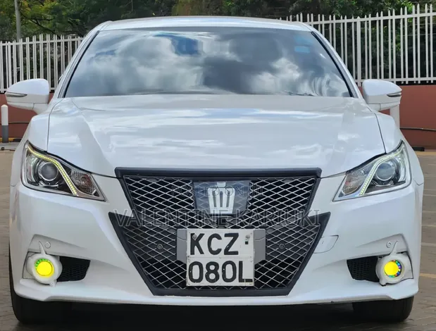 Toyota Crown 2013 White - 1