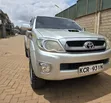 Toyota Hilux Double Cab 2011 Nyeusi - 2