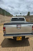 Toyota Hilux Double Cab 2011 Nyeusi - 4