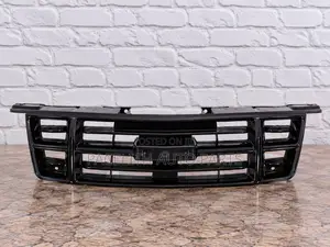 Grille ya Isuzu D-Max 2007-2011 Nyeusi
