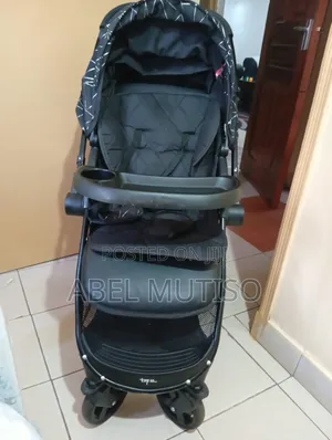 Stroller ya Mtoto - Nyeusi