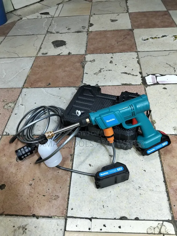 Makita Cordless Pressure Washer 88V (2 Batteries + Charger) - 1