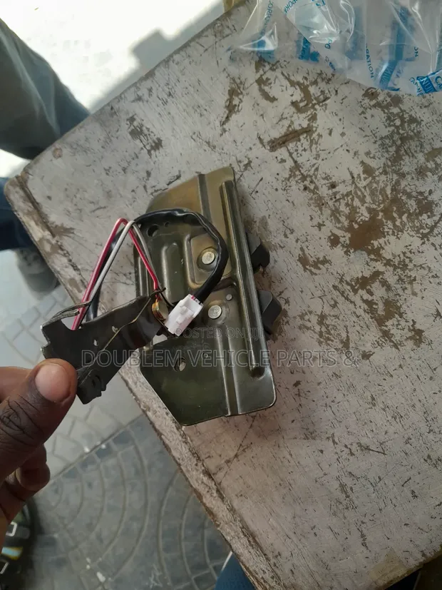 Toyota HiAce Boot Lock / Tailgate Latch (Mpya Kabisa) - 1