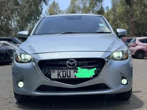 Mazda Demio 2019 Nyeupe
