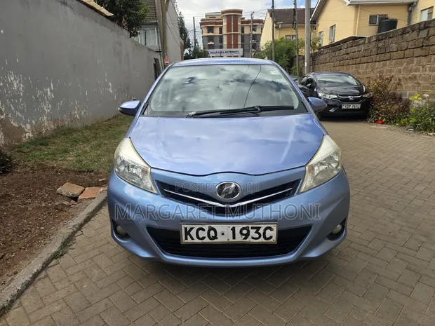 Toyota Vitz 2011 Bluu - 1