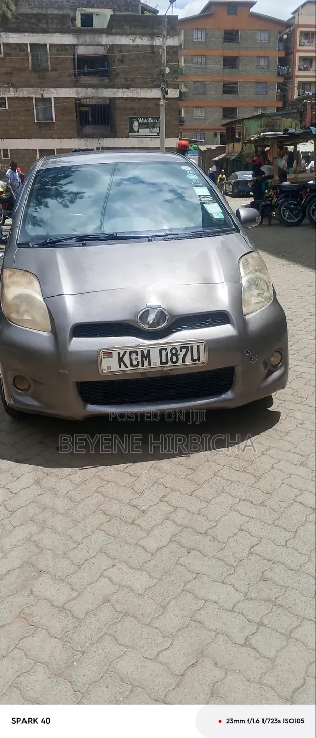 Toyota Vitz 1.5 FWD 5dr 2012 Gray - 1
