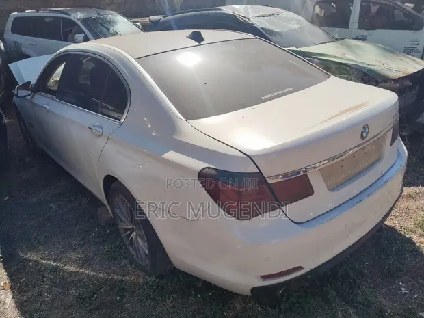 BMW 7 Series 730Li 2012 Nyeupe - 1