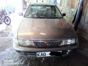 Nissan Sunny 2000 Silver