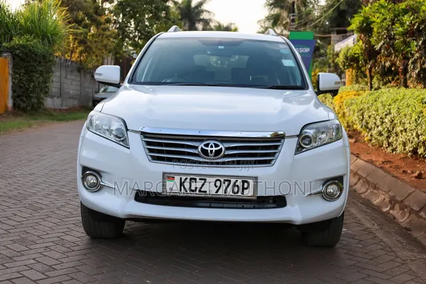 Toyota Vanguard 2013 White - 1