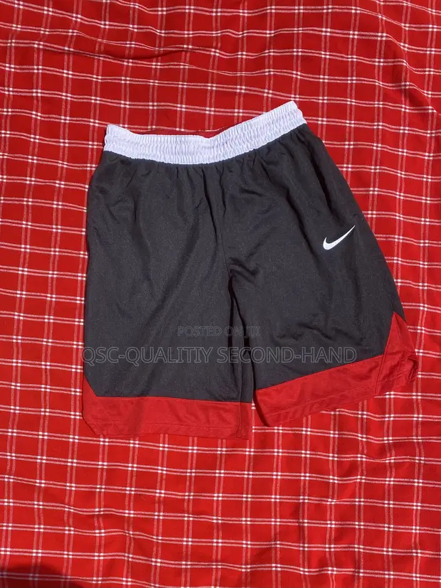 Nike Sports Shorts - Nyeusi, Size L - 1