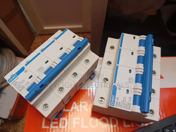 4-Pole MCB Circuit Breaker 400V 100A - 1
