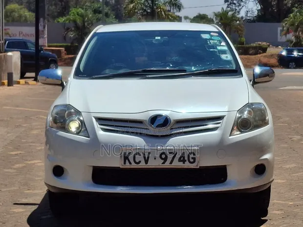 Toyota Auris 2012 White - 1
