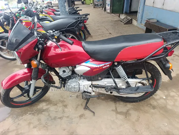 TVS HLX 125 2025 Red - 1