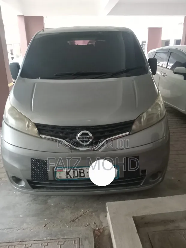 Nissan NP200 2013 Brown - 1