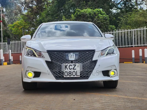 Toyota Crown Athlete 2013 White - 1