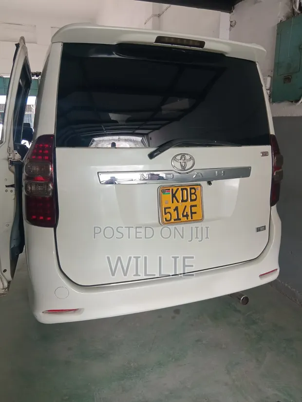Toyota Noah 2014 White - 1