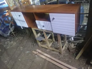 Kisimama TV cha Ideal 5 Feet Kipya Kabisa