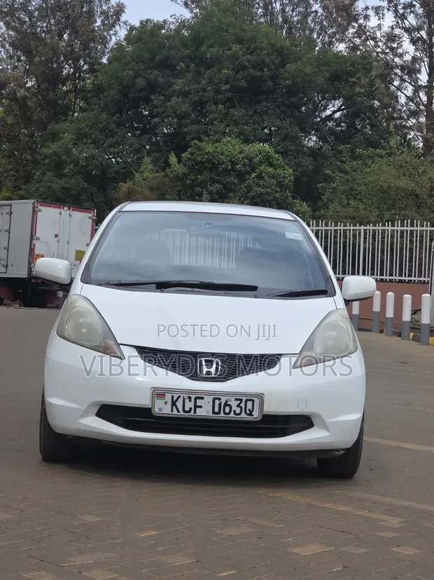 Honda Fit 2008 White - 1