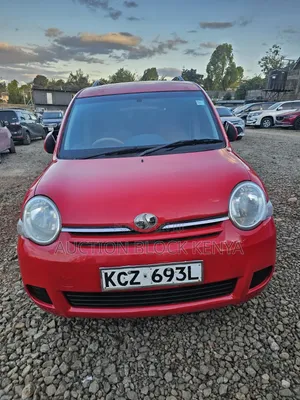 Toyota Sienta 2013 Red