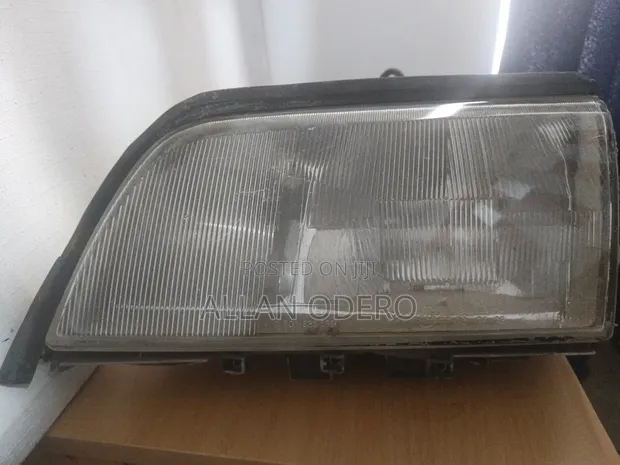 Mercedes-Benz W202 Headlight ya Abiria - 1