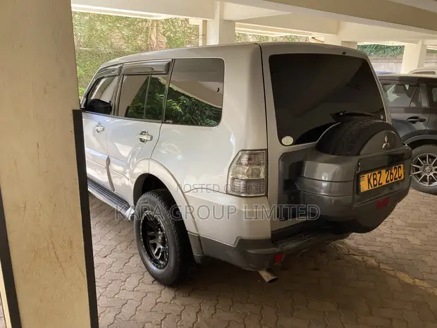 Mitsubishi Pajero 2007 Silver - 1