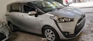 Toyota Sienta 1.5 FWD (6-seater) 2018 Silver
