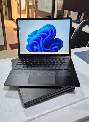 Microsoft Surface Laptop 3 13.5" Intel Core i5 16GB RAM 256GB SSD