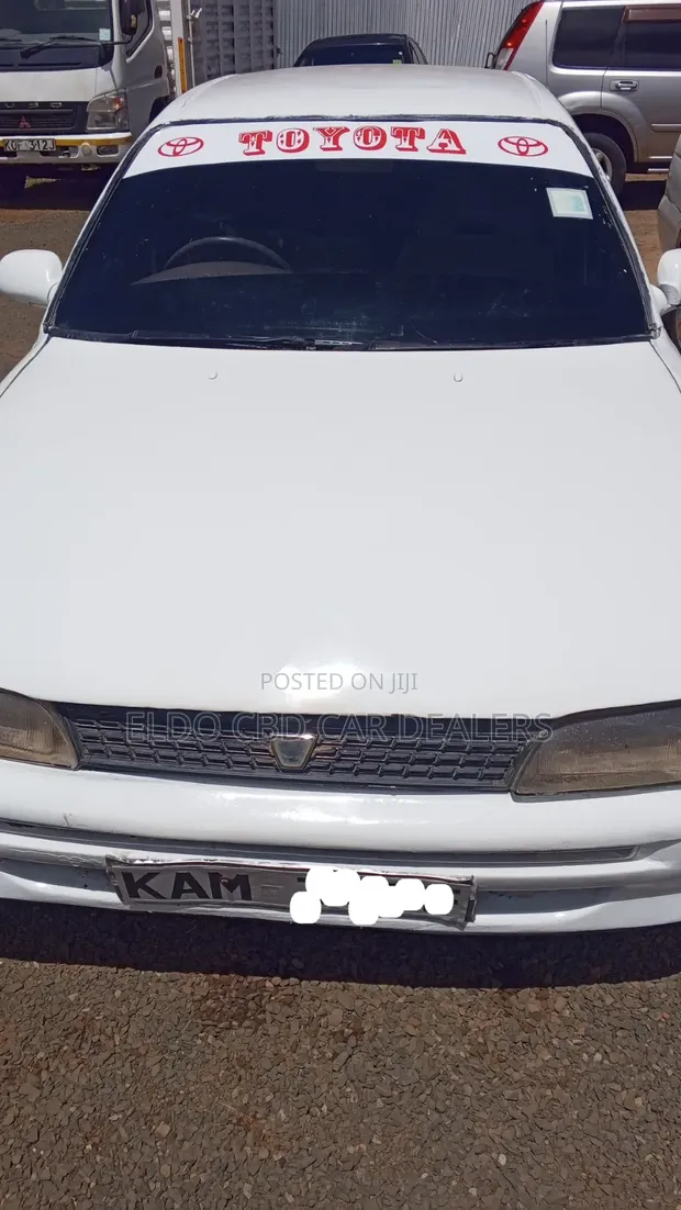 Toyota Corolla 1999 White - 1