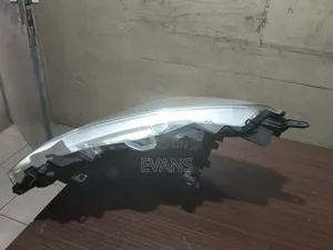 Toyota Vitz Right Headlight (2005-2010)