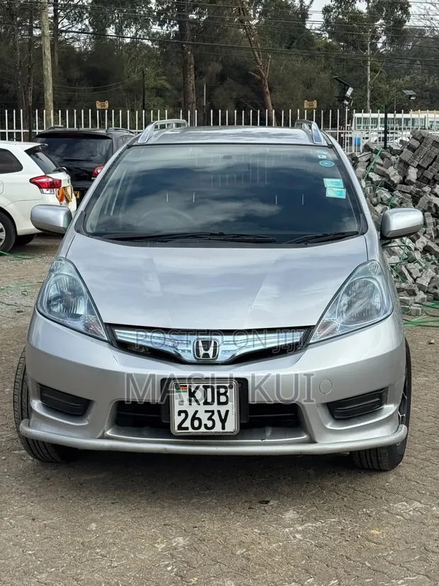 Honda Fit Shuttle 2014 Silver - 1