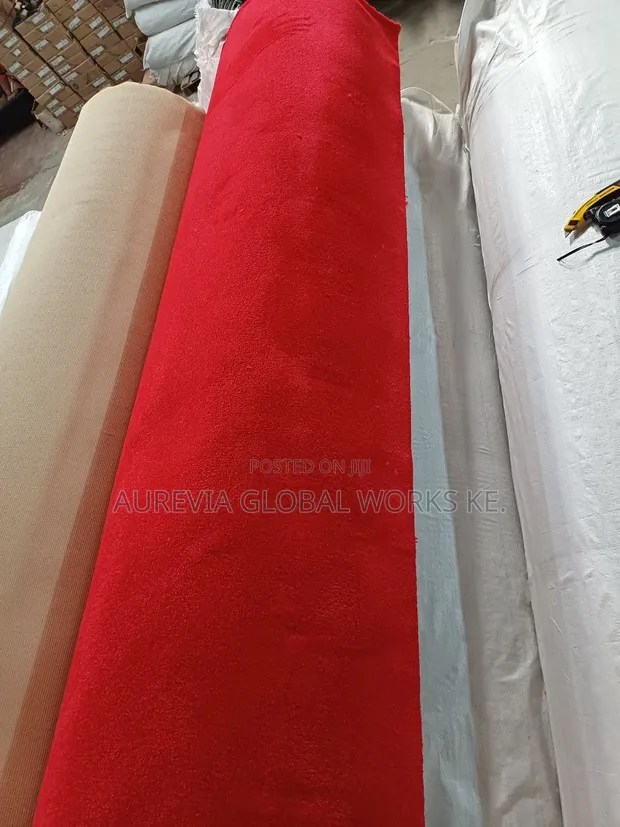 Textile Flowing Wall-to-Wall Carpet - 1