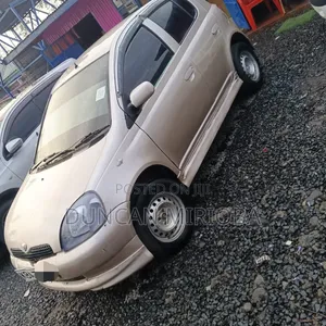 Toyota Vitz 2000 Dhahabu