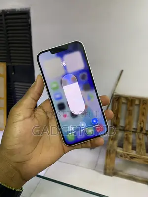 Apple iPhone 13 128GB Nyeupe