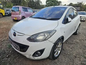 Mazda Demio 2012 Nyeupe