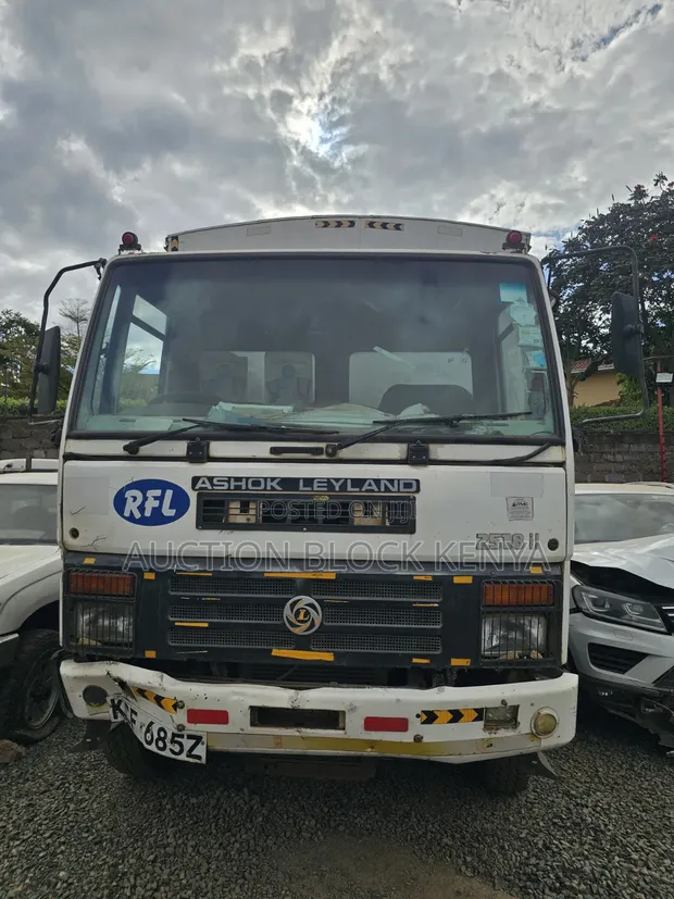 Ashok Leyland 2518 Truck 2015 White - 1