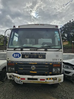 Lori la Ashok Leyland 2518 2015 Nyeupe